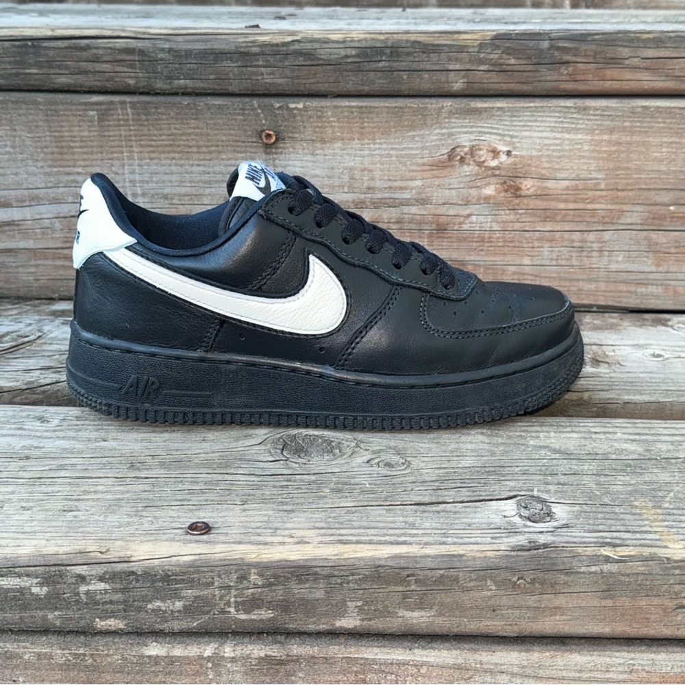 Title:
Nike Air Force 1 “Black / White” — Men’s Size - great condition